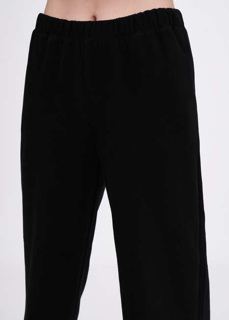 Женские черные штаны EQUILIBRI артикул W491 076 200 Black FW2025 Фото ракурс 3 - Женские черные штаны EQUILIBRI артикул W491 076 200 Black FW2025