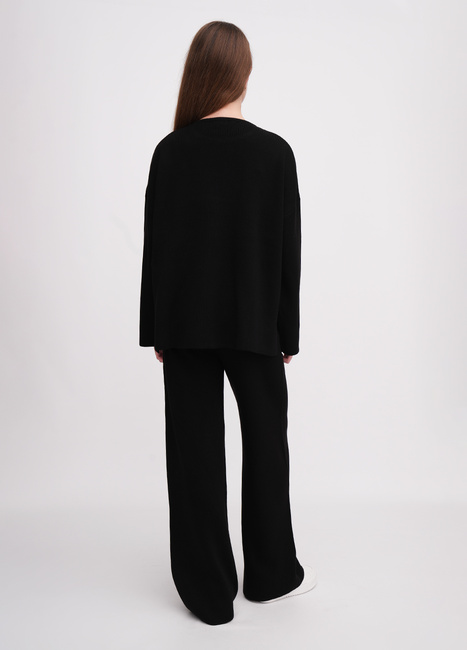 Жіночий чорний светр EQUILIBRI артикул W391 053 100 Black FW2025 Фото ракурс 4 - Жіночий чорний светр EQUILIBRI артикул W391 053 100 Black FW2025