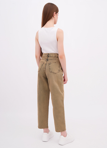 Фото ракурс 2 - Жіночі коричневі джинси EQUILIBRI артикул W568 014 000 CAMEL FW2025