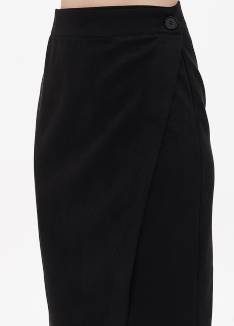 Фото ракурс 3 - Женская чёрная юбка EQUILIBRI артикул SVT Skirt Zap Black FW2024