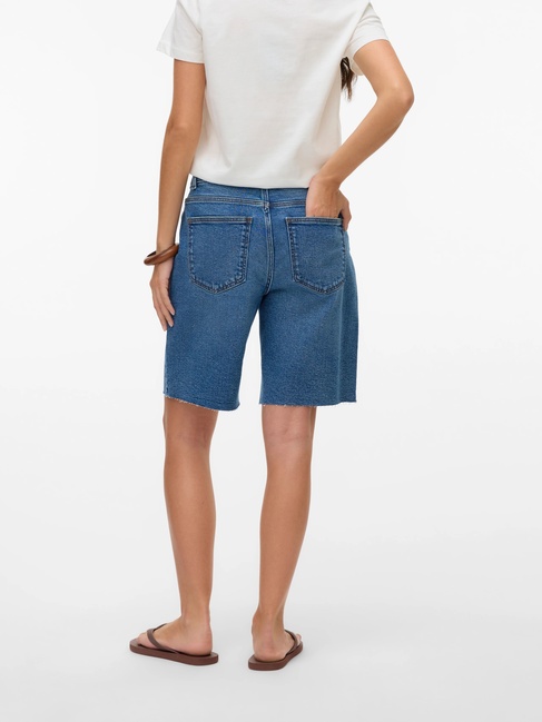 Женские синие шорты Vero Moda артикул 10329547 Medium Blue Denim FW2025 Фото ракурс 2 - Женские синие шорты Vero Moda артикул 10329547 Medium Blue Denim FW2025