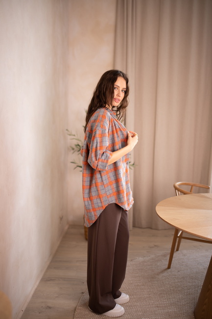 Фото ракурс 4 - Жіноча помаранчева сорочка EQUILIBRI артикул W422 023 001 Orange SS2025