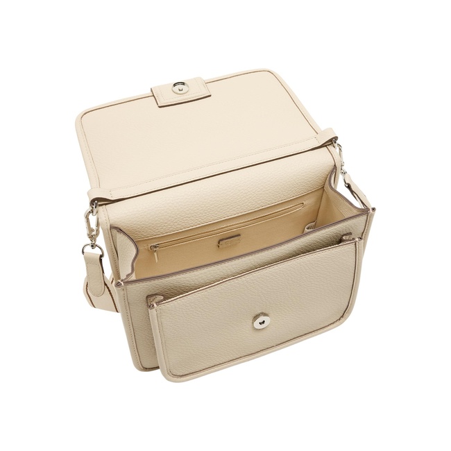 Женская молочная сумка Parfois артикул 232761 _EC FW2025 Фото ракурс 4 - Женская молочная сумка Parfois артикул 232761 _EC FW2025