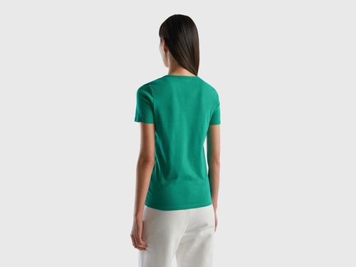 Фото ракурс 2 - Женская зелёная футболка Benetton артикул 3GA2E16A2 108 24P