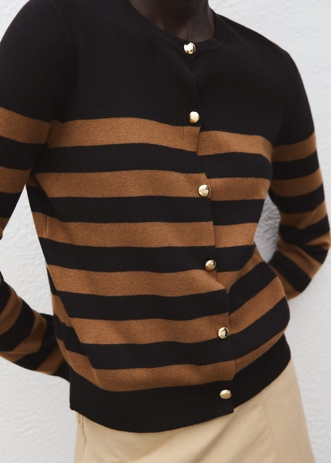 Жіночий коричневий кардиган Mango артикул 17045809 31 1 season Фото ракурс 4 - Жіночий коричневий кардиган Mango артикул 17045809 31 1 season