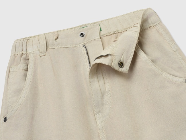 Фото ракурс 3 - Бежеві шорти для хлопчиків Benetton артикул 41DAC9043.G 752 25E