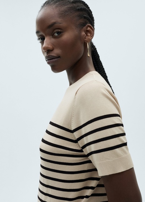 Жіночий бежевий джемпер Mango артикул 87004083 09 1 season Фото ракурс 7 - Жіночий бежевий джемпер Mango артикул 87004083 09 1 season