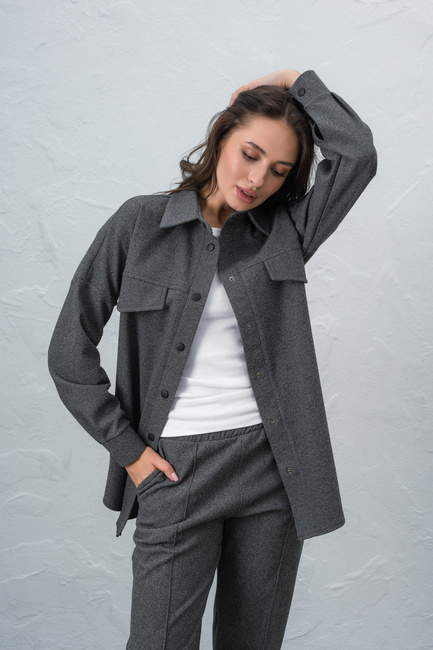 Фото ракурс 3 - Женская серая рубашка EQUILIBRI артикул W491 038 101 Grey FW2024