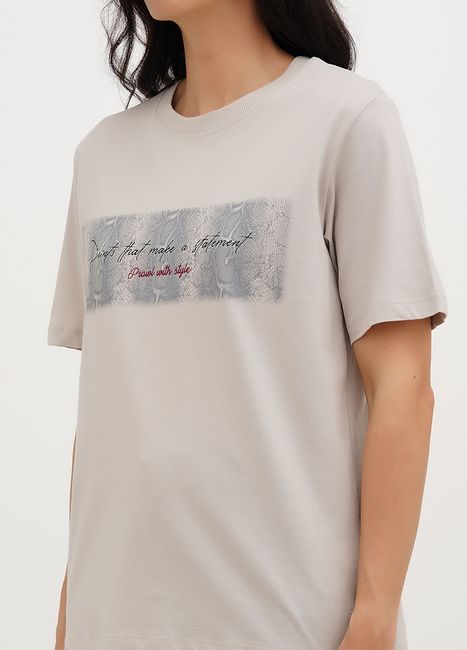 Женская серая футболка EQUILIBRI артикул W213 089 000 Grey SS2025 Фото ракурс 3 - Женская серая футболка EQUILIBRI артикул W213 089 000 Grey SS2025