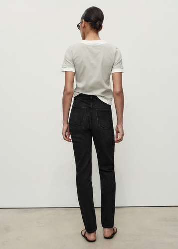 Фото ракурс 2 - Женские черные джинсы Mango артикул 17094422 TN 1 season