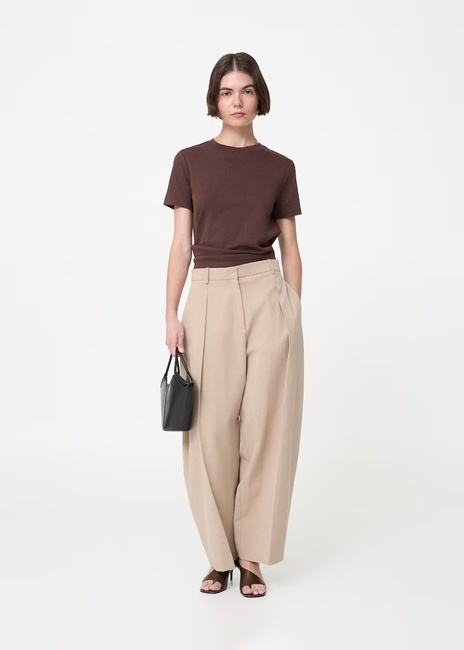 Жіноча коричнева футболка Mango артикул 17921197 32 1 season Фото ракурс 3 - Жіноча коричнева футболка Mango артикул 17921197 32 1 season