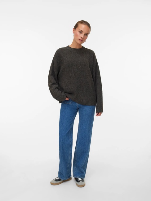 Жіночий коричневий светр Vero Moda артикул 10320463 Chocolate Torte FW2025 Фото ракурс 3 - Жіночий коричневий светр Vero Moda артикул 10320463 Chocolate Torte FW2025