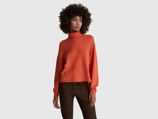 Фото ракурс 1 - Жіночий помаранчевий светр Benetton артикул 11CZD204F 0J2 25I