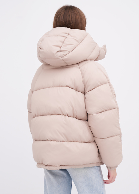 Фото ракурс 2 - Женская бежевая куртка EQUILIBRI артикул W172 011 000 Beige FW2025