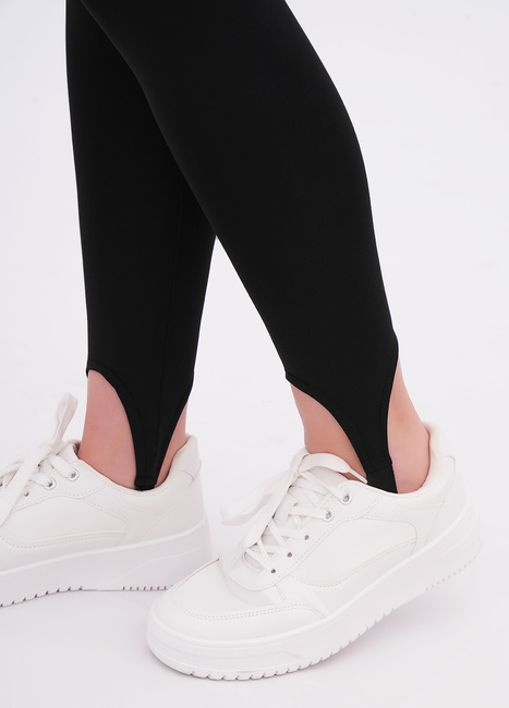 Фото ракурс 7 - Жіночі чорні лосини EQUILIBRI артикул W464 010 000 Black FW2025