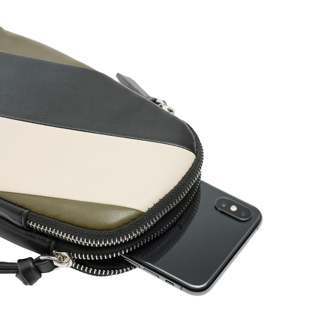 Фото ракурс 3 - Жіночий зелений чохол Parfois артикул 237230 _KK FW2025