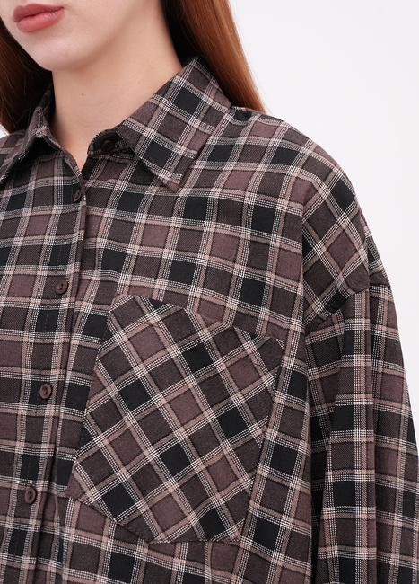 Фото ракурс 4 - Жіноча коричнева сорочка EQUILIBRI артикул W422 023 003 Brown dark FW2025