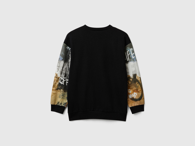 Фото ракурс 2 - Черный свитшот для мальчиков Benetton артикул 3WECC10PR.G 903 25A