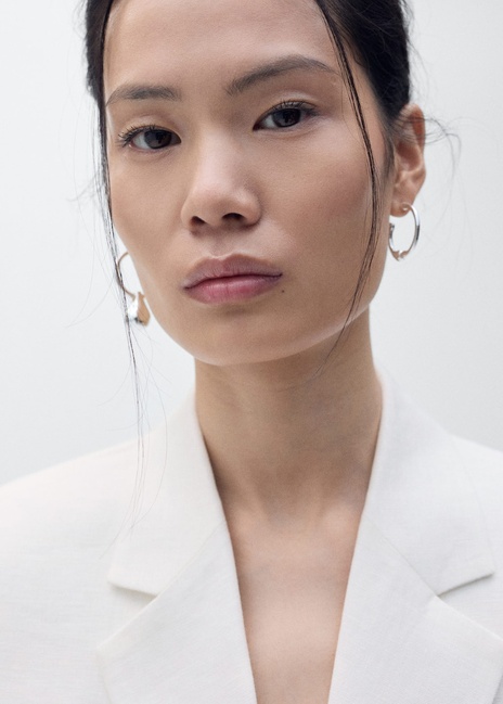 Жіночий молочний жилет Mango артикул 87088639 02 8 season Фото ракурс 4 - Жіночий молочний жилет Mango артикул 87088639 02 8 season