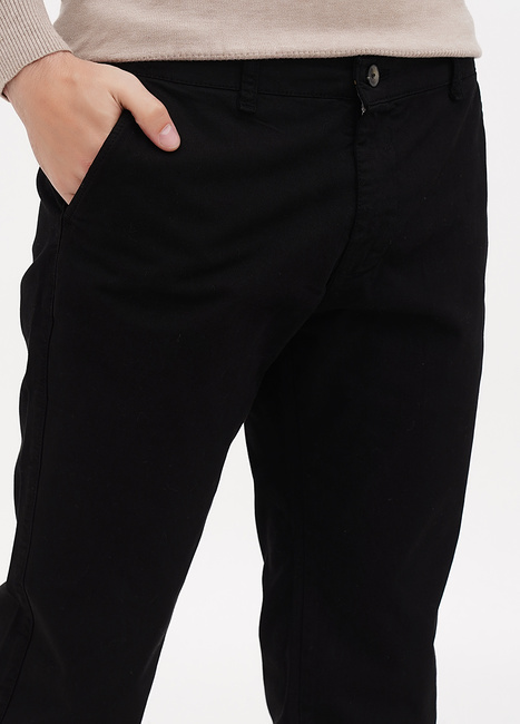 Фото ракурс 4 - Чоловічі чорні брюки EQUILIBRI  артикул M TAT Trousers Black SS2024