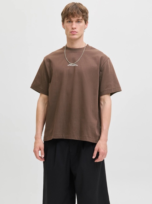 Мужская коричневая футболка Jack & Jones артикул 12283351 Seal brown FW2025 Фото ракурс 1 - Мужская коричневая футболка Jack & Jones артикул 12283351 Seal brown FW2025