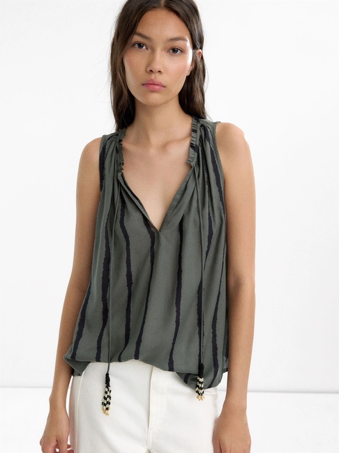 Жіноча зелена блузка Parfois артикул 238537 _KK FW2025 Фото ракурс 1 - Жіноча зелена блузка Parfois артикул 238537 _KK FW2025