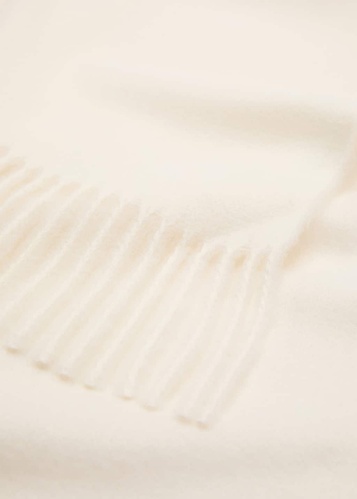 Фото ракурс 2 - Жіночий молочний шарф Mango артикул 17095145 05 1 season