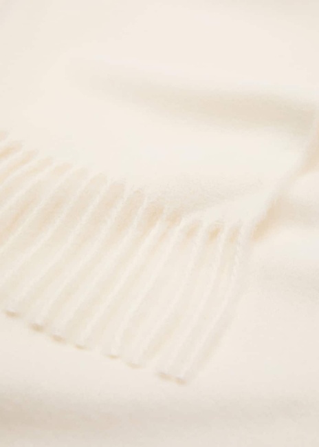 Фото ракурс 2 - Жіночий молочний шарф Mango артикул 17095145 05 1 season