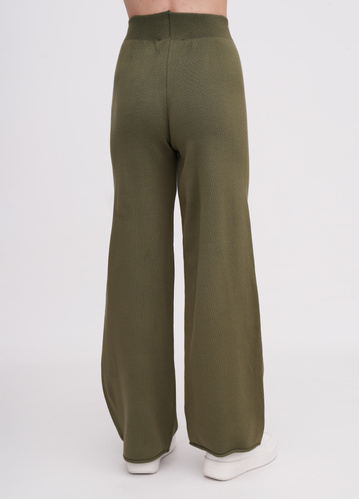 Фото ракурс 2 - Жіночі зелені штани EQUILIBRI артикул W391 057 200 OLIVE FW2025