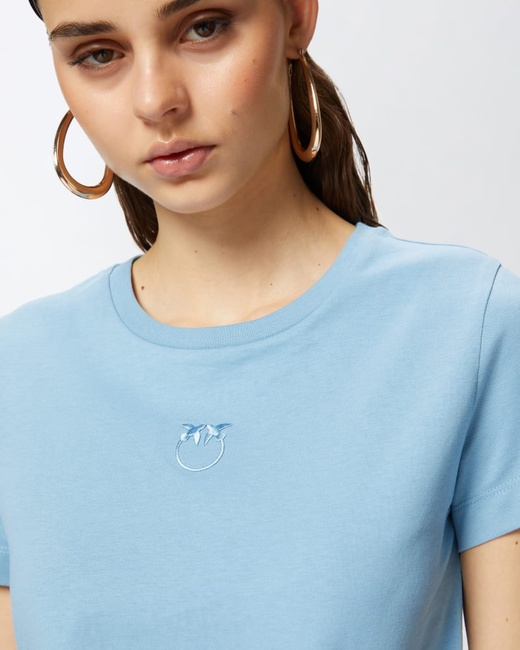 Жіноча блакитна футболка Pinko артикул 100355-A2HN E63 SS2025 Фото ракурс 3 - Жіноча блакитна футболка Pinko артикул 100355-A2HN E63 SS2025