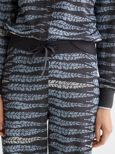 Жіночі коричневі штани SCOTCH & SODA артикул ULH00774F U078 FW2025 Фото ракурс 4 - Жіночі коричневі штани SCOTCH & SODA артикул ULH00774F U078 FW2025