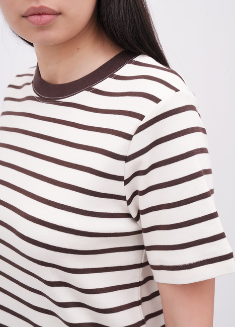 Фото ракурс 4 - Жіноча коричнева футболка EQUILIBRI артикул W213 103 000 Brown FW2025