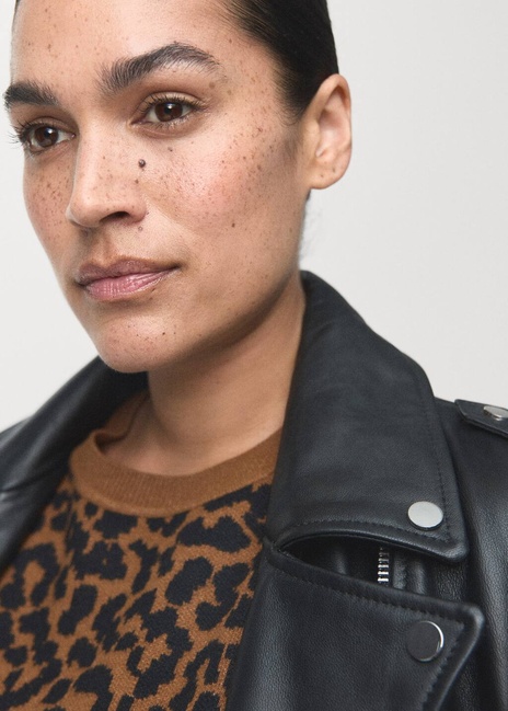 Женский коричневый джемпер Mango артикул 17026349 05 1 season Фото ракурс 7 - Женский коричневый джемпер Mango артикул 17026349 05 1 season