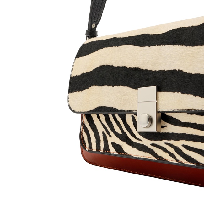 Фото ракурс 3 - Жіноча різнокольорова сумка Parfois артикул 243106 _BU SS2026