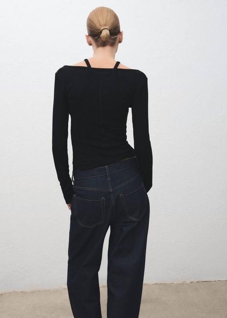 Женский черный лонгслив Mango артикул 17047910 99 1 season Фото ракурс 2 - Женский черный лонгслив Mango артикул 17047910 99 1 season