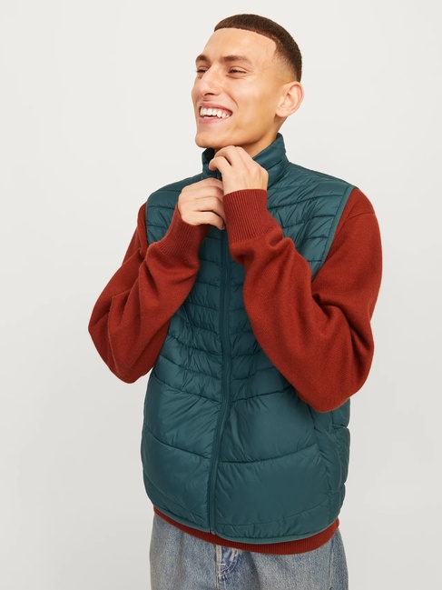 Фото ракурс 6 - Мужской зелёный жилет Jack & Jones артикул 12256987 Magical Forest FW2024