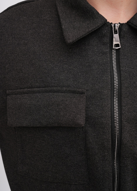 Женская серая куртка EQUILIBRI артикул W491 077 100 Anthracite FW2025 Фото ракурс 3 - Женская серая куртка EQUILIBRI артикул W491 077 100 Anthracite FW2025