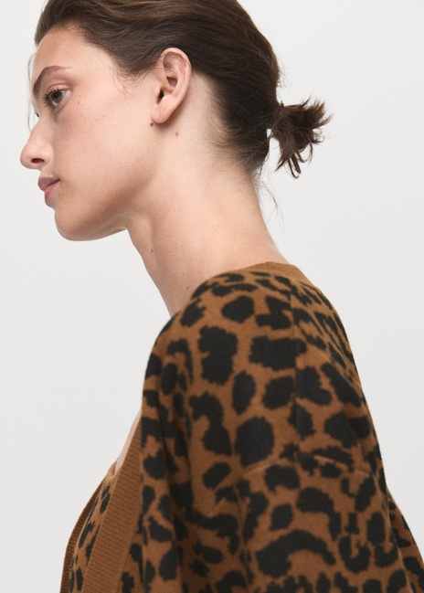 Женский коричневый кардиган Mango артикул 17056346 09 1 season Фото ракурс 5 - Женский коричневый кардиган Mango артикул 17056346 09 1 season