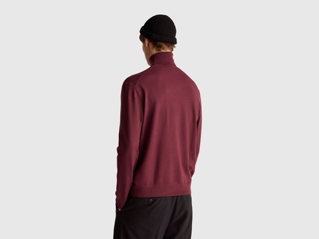 Мужская бордовая водолазка Benetton артикул 110XU2025 34D 25A Фото ракурс 2 - Мужская бордовая водолазка Benetton артикул 110XU2025 34D 25A