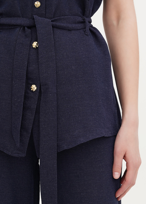 Жіноча синя сорочка EQUILIBRI артикул W491 063 100 NAVY BLUE SS2025 Фото ракурс 4 - Жіноча синя сорочка EQUILIBRI артикул W491 063 100 NAVY BLUE SS2025