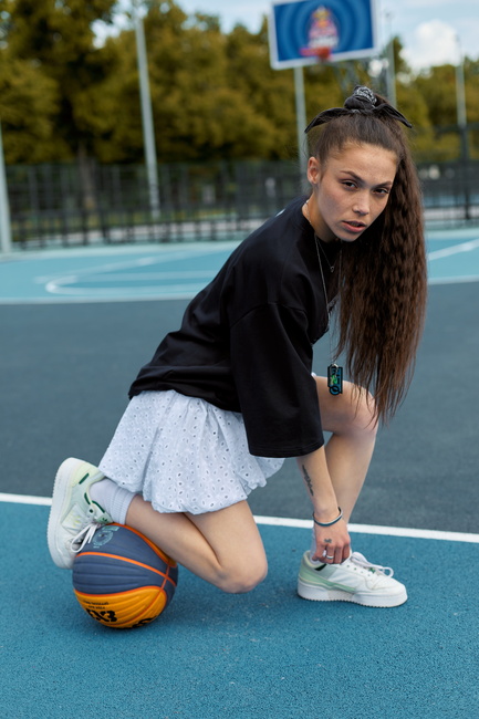 Жіноча біла спiдниця EQUILIBRI артикул NW462002 000 White SS2026 Фото ракурс 5 - Жіноча біла спiдниця EQUILIBRI артикул NW462002 000 White SS2026