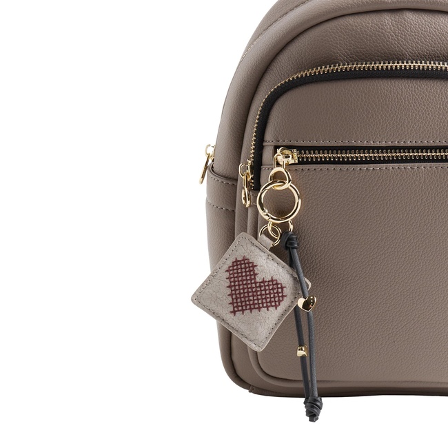 Женский коричневый рюкзак Parfois артикул 228720 _TU SS2025 Фото ракурс 3 - Женский коричневый рюкзак Parfois артикул 228720 _TU SS2025