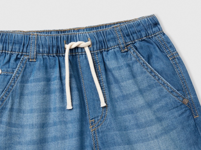 Синие шорты для мальчиков Benetton артикул 4DHJC9047.G 901 25E Фото ракурс 3 - Синие шорты для мальчиков Benetton артикул 4DHJC9047.G 901 25E