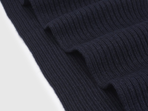 Фото ракурс 2 - Синій шарф Benetton для хлопчиків артикул 126WGU005.P 66U 25A