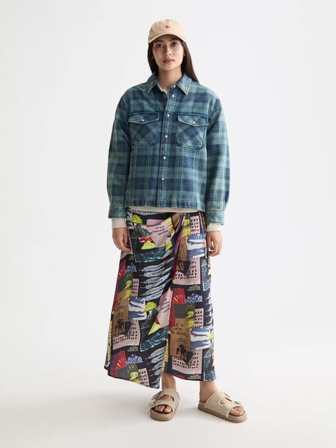 Женская синяя рубашка SCOTCH & SODA артикул U9B00785T V444 FW2025 Фото ракурс 3 - Женская синяя рубашка SCOTCH & SODA артикул U9B00785T V444 FW2025