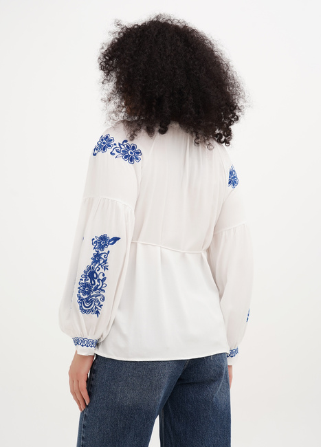 Женская синяя блузка EQUILIBRI артикул W421 020 000 Blue SS2025 Фото ракурс 2 - Женская синяя блузка EQUILIBRI артикул W421 020 000 Blue SS2025