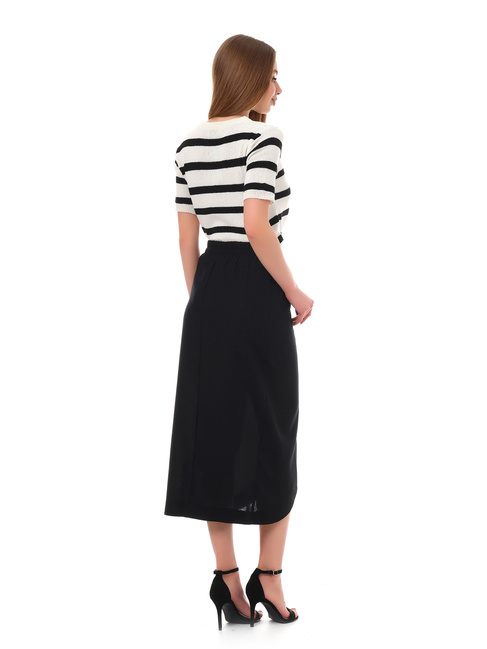 Женская бежевая футболка EQUILIBRI артикул W313 010 000 Beige SS2025 Фото ракурс 4 - Женская бежевая футболка EQUILIBRI артикул W313 010 000 Beige SS2025