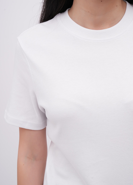 Женская белая футболка EQUILIBRI артикул W213 104 000 White FW2025 Фото ракурс 4 - Женская белая футболка EQUILIBRI артикул W213 104 000 White FW2025