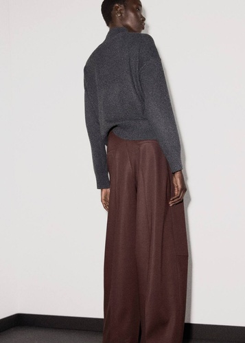 Фото ракурс 2 - Жіночий сірий джемпер Mango артикул 17007801 95 1 season