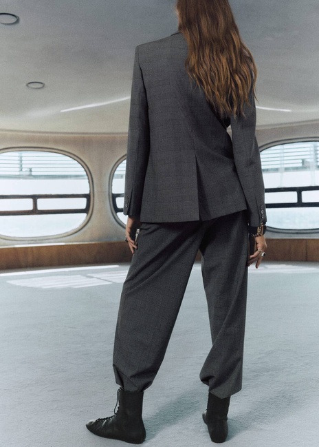 Фото ракурс 3 - Жіночий сірий пiджак Mango артикул 17047803 92 1 season